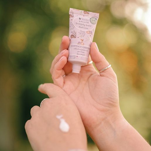 Krém na ruce Wrendale Designs "Cottage Garden", 30 ml - Jasmín, zelené lístky