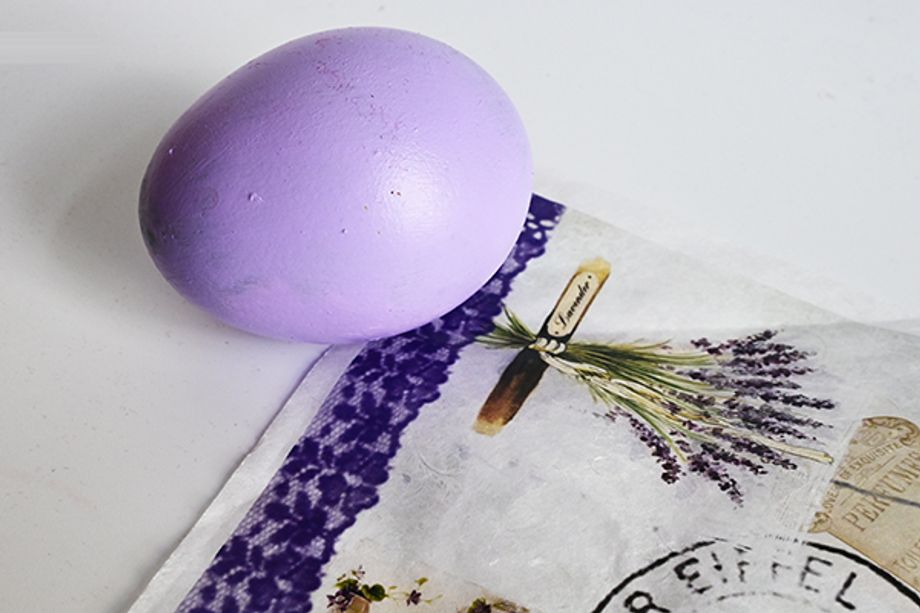 Jak nazdobit vejce r&yacute;žov&yacute;m pap&iacute;rem