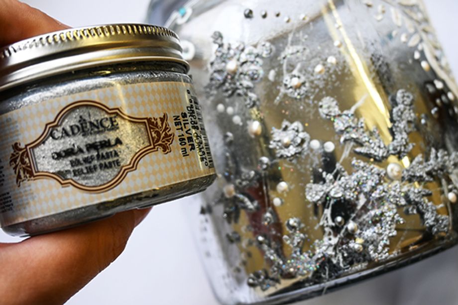 Lucerna nebo dóza na perníčky