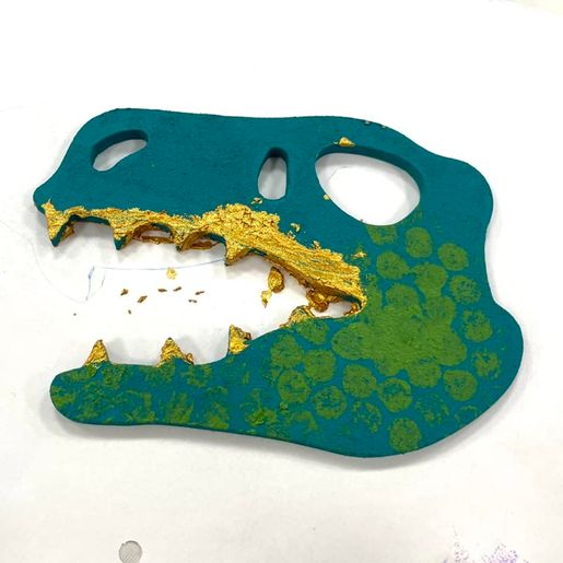 Dřevěný výřez k dekoraci Gomille, 14x10 cm - Lebka dinosaura