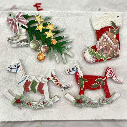 Dřevěný výřez k dekoraci Gomille, závěsný, 12x10 cm - Houpací koník