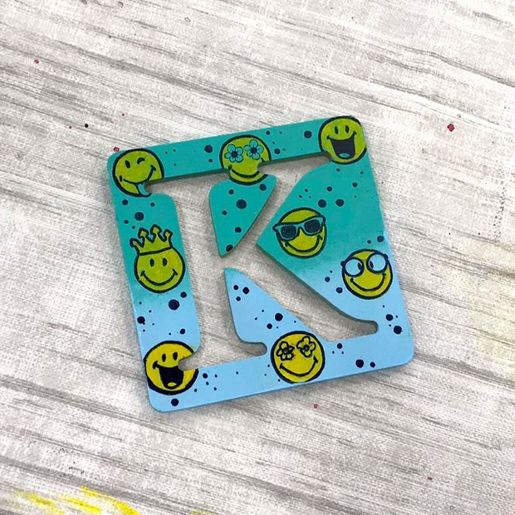 Dřevěný výřez k dekoraci Gomille, 10 cm - Scrabble abeceda - VYBERTE PÍSMENO