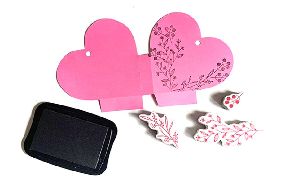 Pap&iacute;rov&aacute; krabička ve tvaru srdce