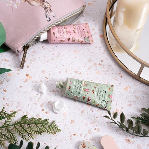 Dárková sada krémů na ruce Wrendale Designs "Hedgerow", 2 ks - Citrusy, jasmín, fialky