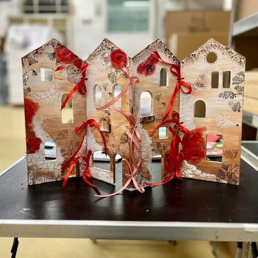 Dřevěný výřez k dekoraci Gomille, 4 ks - Domečky