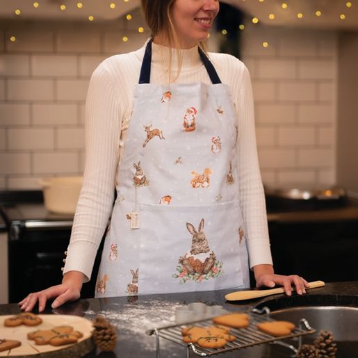 Kuchyňská zástěra Wrendale Designs "Winter Woodland" - Vánoční les