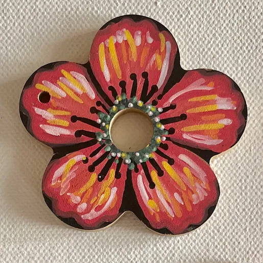 Dřevěný výřez k dekoraci Gomille, závěsný, 7x7 cm - Kytička
