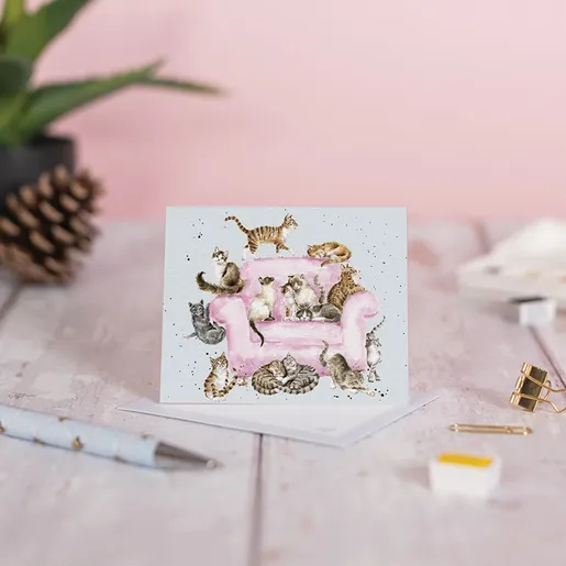 Dárková kartička Wrendale Designs "Cattitude" - Kočky na sedačce